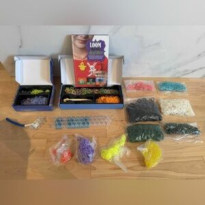 BIG rainbow loom kit (See pictures)